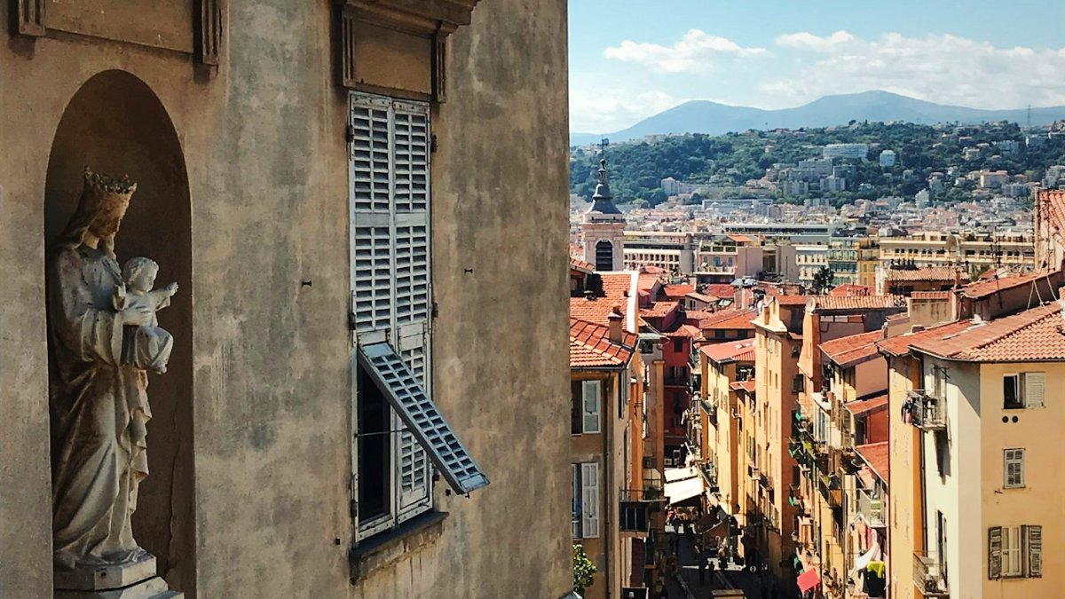 Ruelle du Vieux-Nice, bars et terrasses le soir